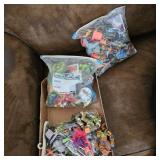 Flat of Accessories Toys, Figurines