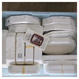 Van Hygan & Smythe 13 Sports Plates & Tote