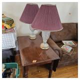Drop leaf table and 2 Glass lamps
