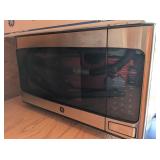 GE 950 Watt Microwave