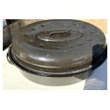 Black Enamel Roasting Pan with Lid