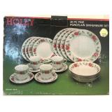 Holly Porcelain Dinnerware 20 Pc Set