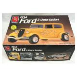 AMT ERTL 1934 Ford 2-Door Sedan Model Kit 1/25