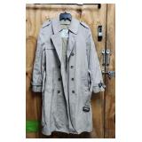 1970's London Fog Trench coat  sz 38 Reg/ collar