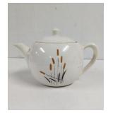 Vintage Universal Potteries Cambridge Cattails