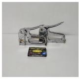 Heavy Duty staple guns with box staples
