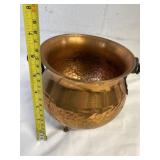 2 copper cauldrons, jug & pewter spoon - K