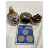 2 small crocks, cowbell & dollars du carnaval - K