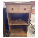 Small maple bedside table - G