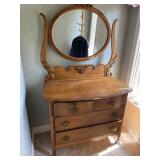 4-drawer Eastlake style dresser with dresser - G