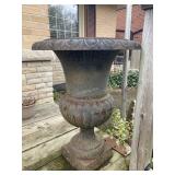 Cast iron urn (A)     - UR