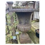 Cast iron urn (B)     - UL