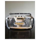 Dewalt DW911 Work Site Radio/Charger. M
