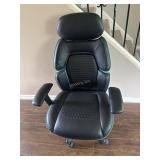Gaming Chair, like new - H