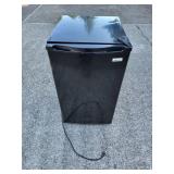 Magic Chef 4.4 cu. ft. Mini Refrigerator, Working