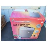 NEW TOASTMASTER 2-LB Horizontal Bread Machine