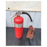 Bottle Jack & Fire Extinguisher