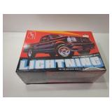 NEW AMT 1994 Ford Lightning 1/25 Scale Model Kit