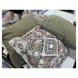 4 Throw Pillows