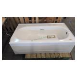 Bath tub