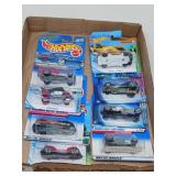 COLLECTIBLE HOT WHEELS MINI CARS / 8 PCS