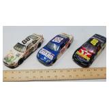 'NASCAR' STYLE MODEL RACE CARS / 3 PCS