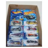 COLLECTIBLE MINI HOT WHEELS MODEDL CARS / 8 PCS