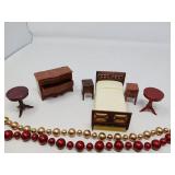 VINTAGE DOLLHOUSE FURNITURE / RENWAL