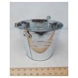 NEW / GALVANIZED BUCKET / WITH BALE HANDLE