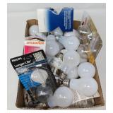 HELPFUL HOUSEHOLD LOT / MIXED LIGHT BULBS