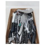 LARGE KITCHEN UTENSIL LOT /MIXED