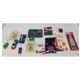 MIXED LOT OF COLLECTIBLES
