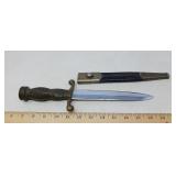 COLLECTIBLE DAGGER & SHEATH