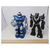 2 ACTION FIGURES