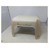 PLASTIC STEP STOOL / USED CONDITION