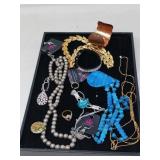 DISTINCTIVE BLUE PENDANT & MORE / JEWELRY