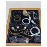 FASHION JEWELRY / ASSORTED
