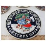 VINTAGE COLLECTOR PLATES / 4 PCS