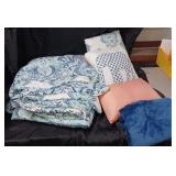 REVERSIBLE COMFORTER & MATCHING ACCESS
