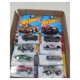 MINI TOY VEHICLES LOT / HOT WHEELS / 8 PCS