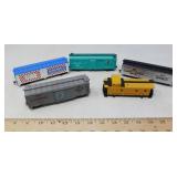 VINTAGE MODEL RAILROAD CARS / 5 PCS
