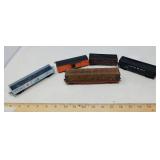 COLLECTIBLE MODEL RAILROAD CARS / 5 PCS