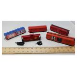 COLLECTIBLE MODEL RAILROAD CARS / 5 PCS