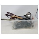LARGE LOT OF KITCHEN UTENSILS / MIXED