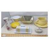 VINTAGE CERAMIC HOUSEHOLD ACCESSORIES