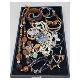 PRETTY BEADS & BRACELETS / JEWLERY+