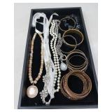 BANGLES & BEADS / JEWELRY LOT
