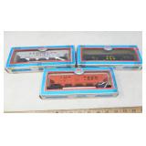 COLLECTIBLE MODEL POWER /  TRAIN CARS / 3 PCS