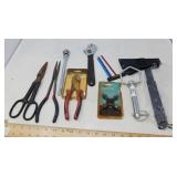 NEW BACKPACKERS HATCHET & MORE