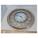 DECORATIVE WALL CLOCK / PREOWNED